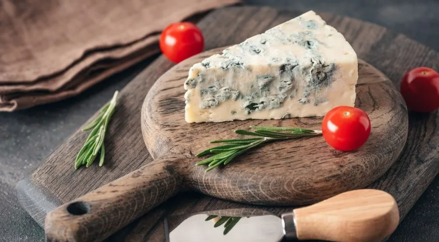 Самым высоким содержанием калия среди молочных продуктов отличаются плотные сыры с голубой плесенью 