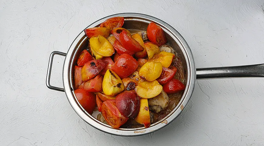 Курица с персиками и овощами