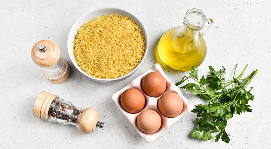 Жареная вермишель с яйцом