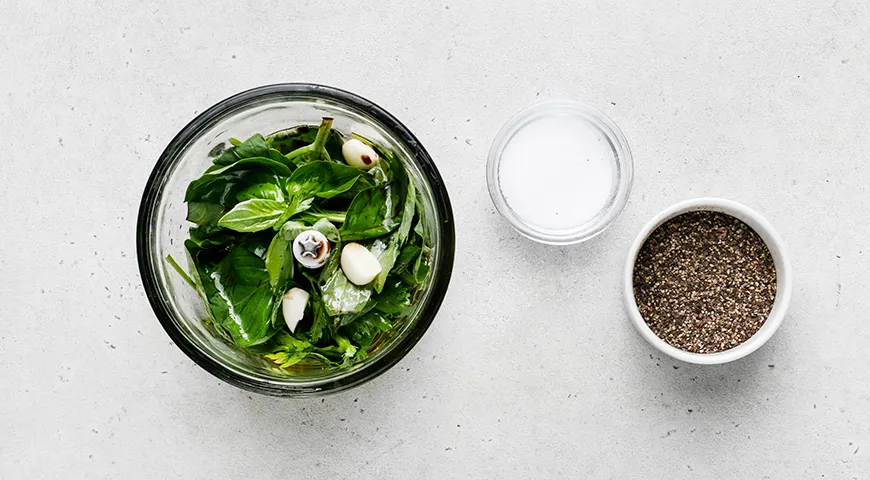 Молодой картофель с курицей в духовке