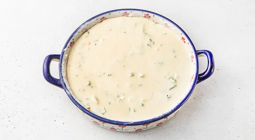 Заливной пирог с рисом, яйцами и луком
