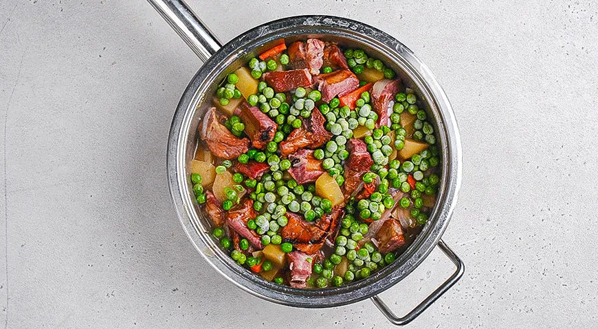 Овощное рагу с копчеными ребрышками