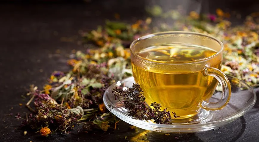 Натуральные чаи и травяные сборы помогают восстановить равновесие, успокаивают, обладают мочегонным эффектом и снижают отечность
