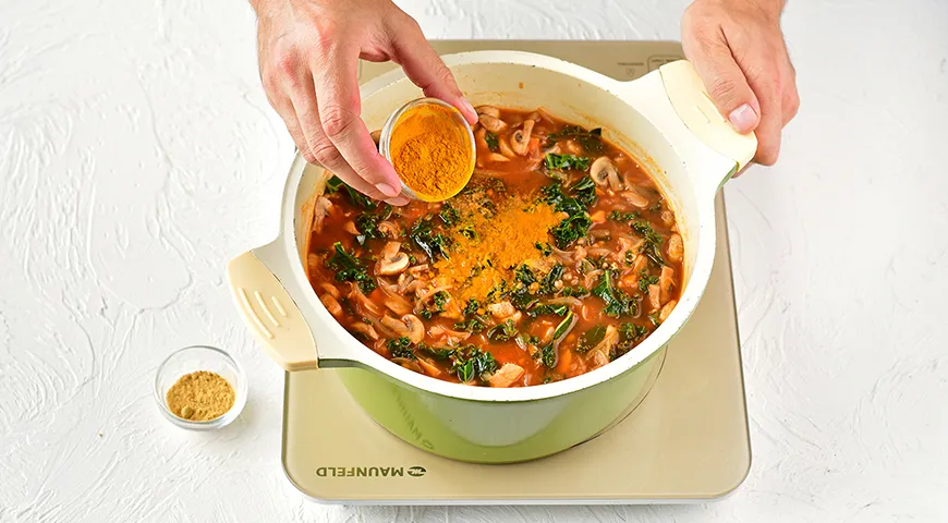 Луковый суп для похудения не нужно долго варить и настаивать; лучше подавать его сразу после приготовления