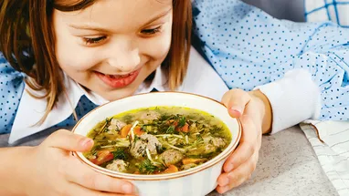«Сытный, густой и с насыщенным вкусом»: рецепт чечевичного супа с овощами