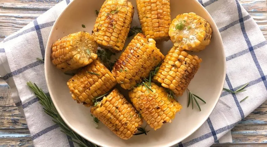 Жареная кукуруза с розмарином