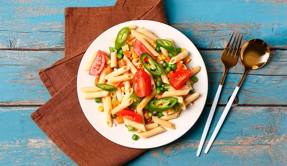 Салаты с макаронами на любой вкус: 9 рецептов, которые стоит попробовать