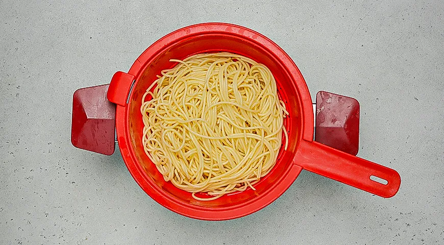 Спагетти с соусом Ромеско