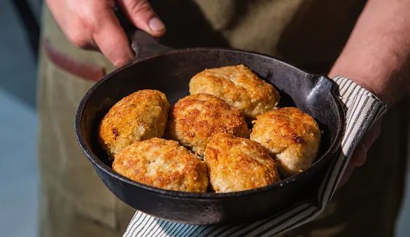 Котлеты свиные, жаренные в панировочных сухарях