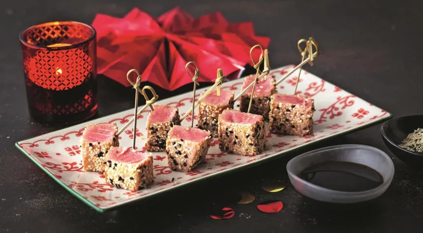 Тунец в шубе из кунжута