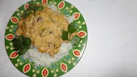 Морской коктейль в "розовой" глазури с рисом