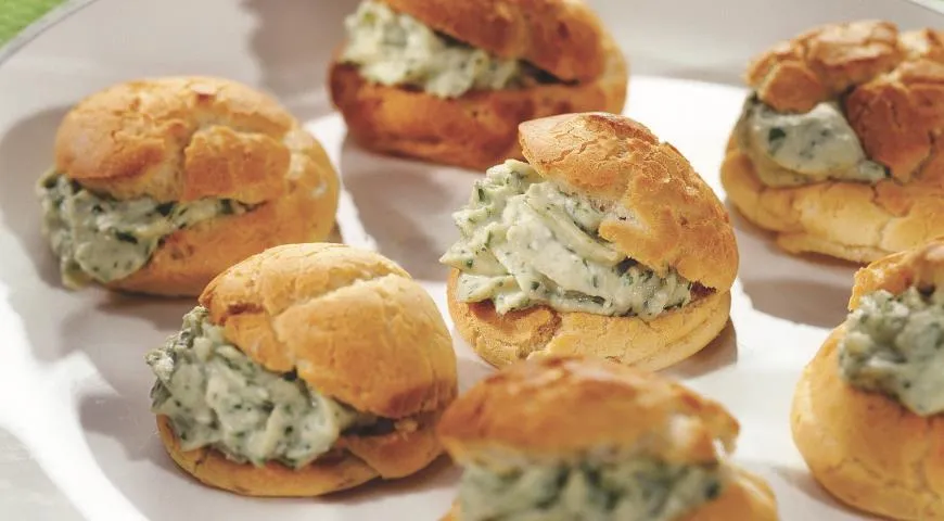 Профитроли с сырным кремом