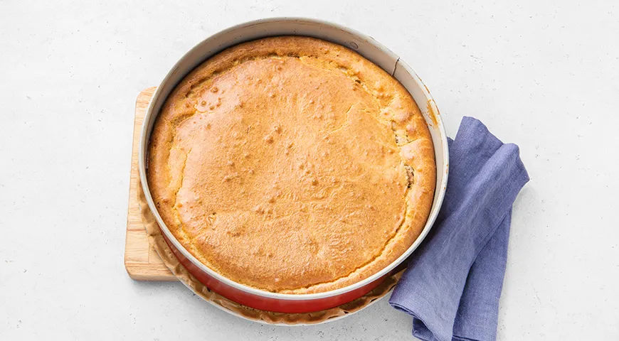 Заливной пирог с тунцом, яйцом и луком