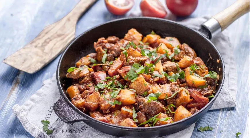 Мясо в горшочках с картошкой: пошаговый рецепт сытного блюда