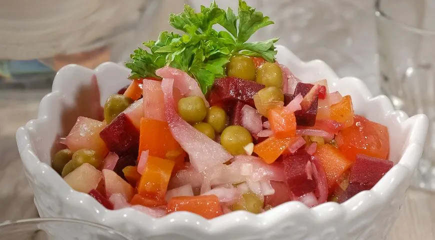 Винегрет с консервированным мясом