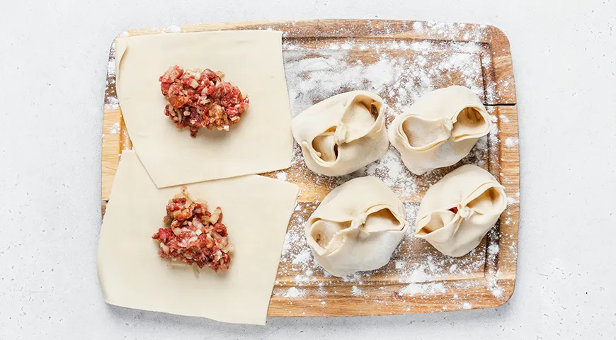 Манты на овощной подушке