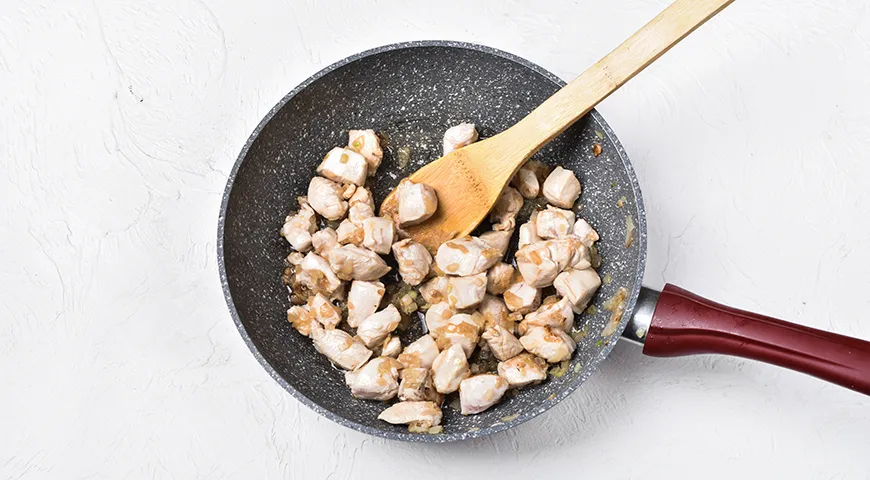 Заливной пирог на кефире с курицей и картошкой