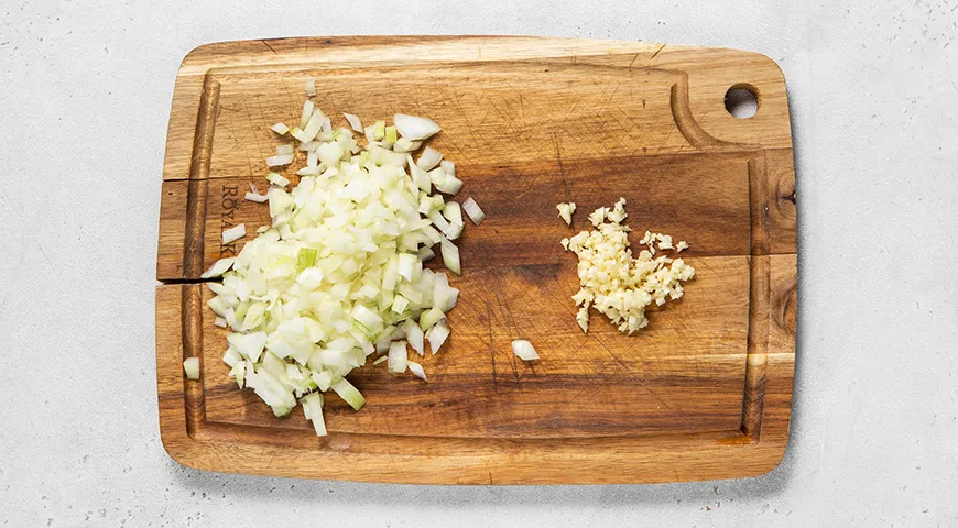 Икра из соленых огурцов и моркови