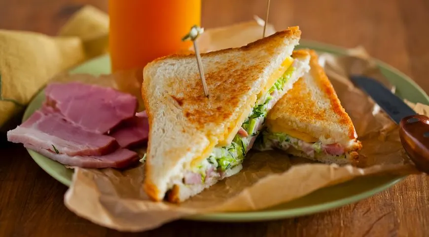 Даже в мультиварке можно сделать очень вкусные горячие бутерброды