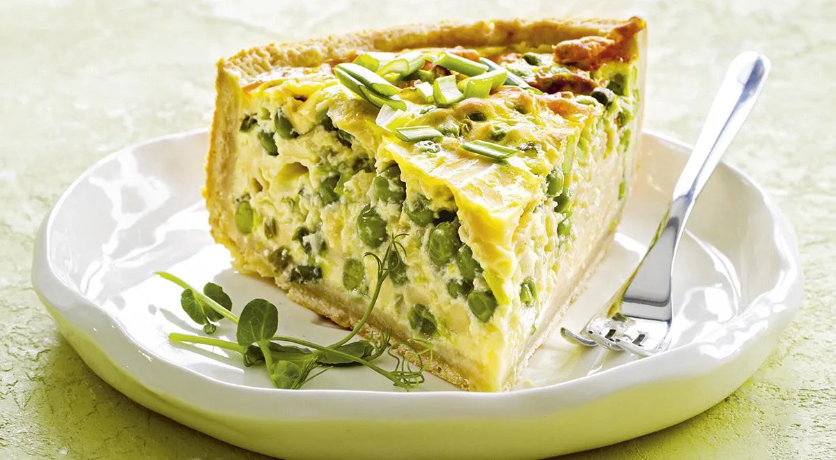 Сырный пирог с зеленым горошком