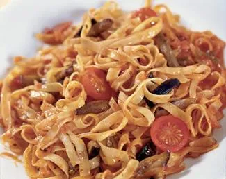 Паста с соусом из баклажанов