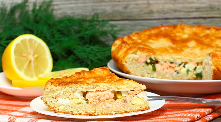 Рыбный пирог будет кстати и в обычный день, и на торжество. Благодаря разнообразным вариациям начинки он никогда не надоест