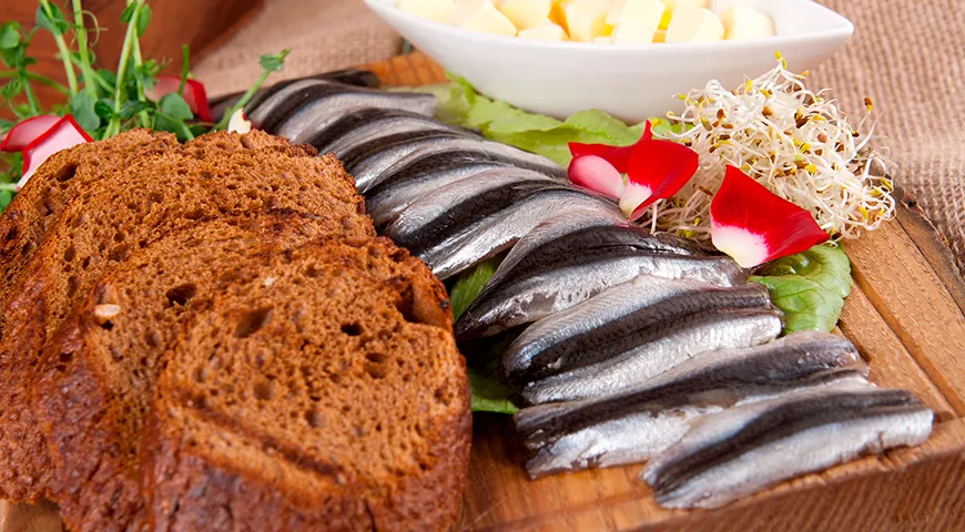 Хороший компаньон к тюльке — ржаной хлеб