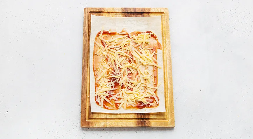 Сосиски в лаваше с сыром и яйцом