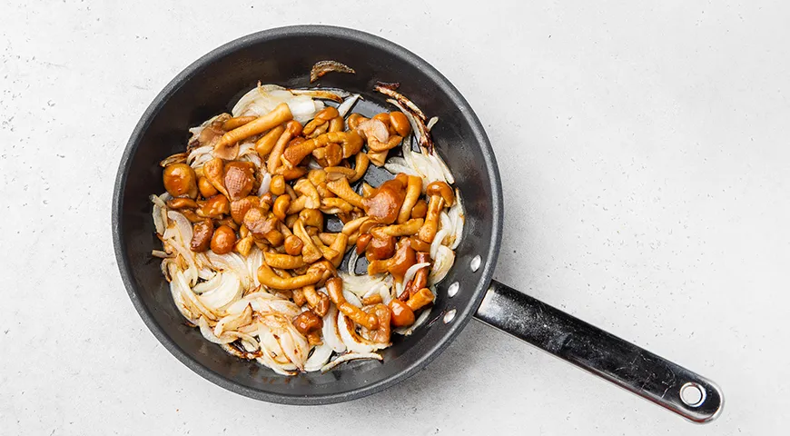 Жареная картошка с опятами