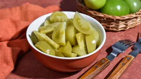 Зеленые помидоры дольками на зиму