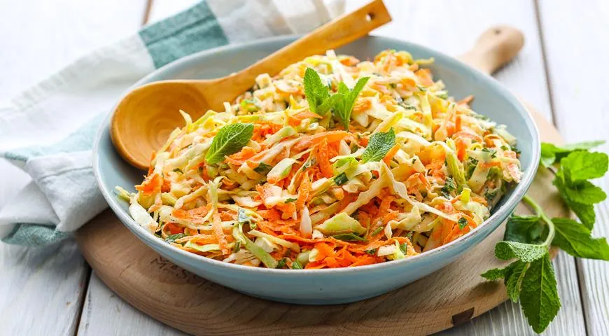 Салат из капусты и курицы с сухариками – пошаговый рецепт приготовления с фото