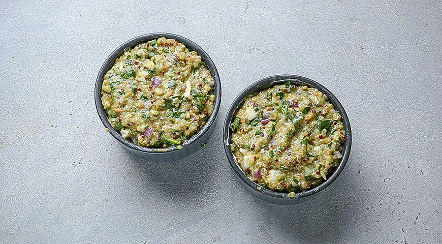 Закусочные маффины из киноа со шпинатом и миндалем