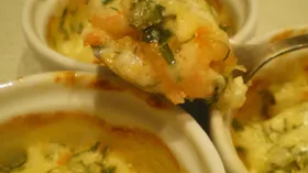 Креветки в сметанно-сырном соусе