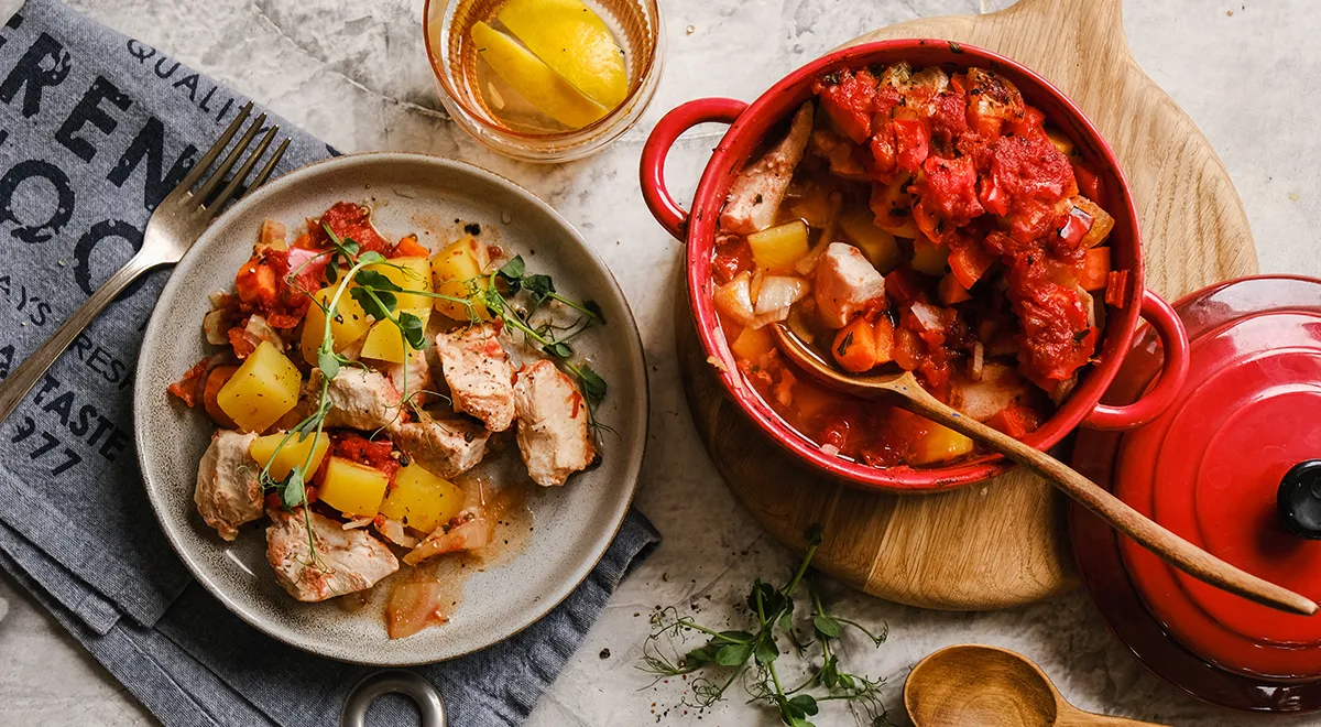 Индейка с овощами в горшочке 