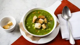 Куриный суп с тыквой и соусом песто из рукколы