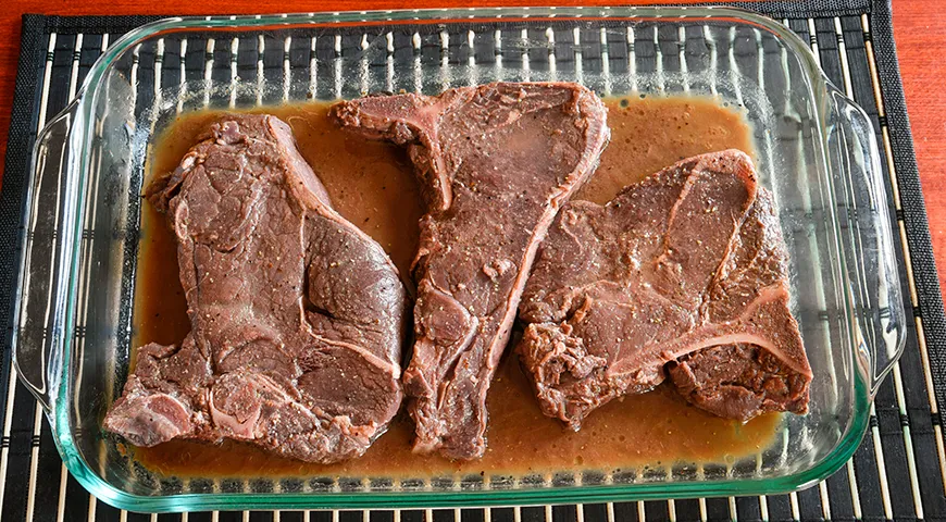 Стейки из лосятины