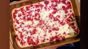 Заливной клубничный пирог