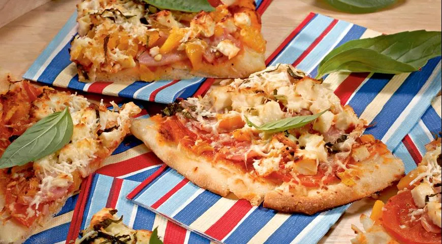 Пицца с сыром и ветчиной