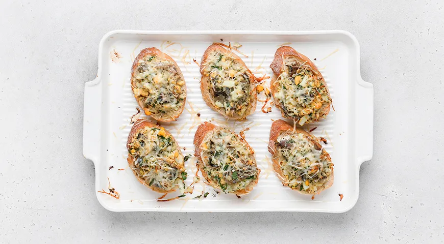 Бутерброды с сайрой и яйцом