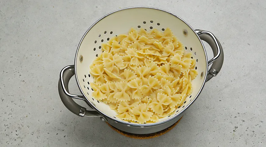 Паста с домашним песто и взбитой рикоттой