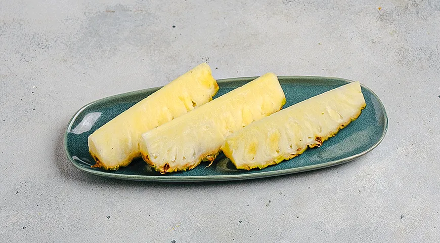 Ананас с острым медом и брынзой