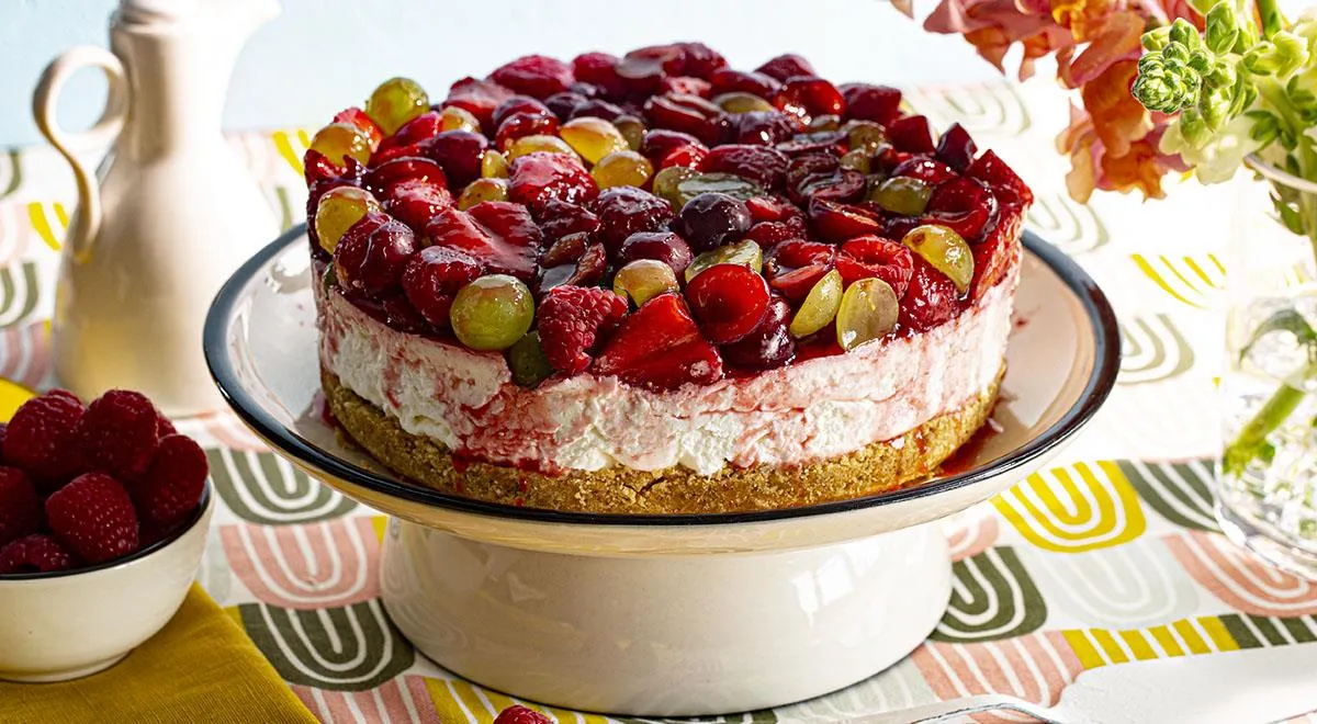 Торты рецепты. Бисквитный торт с маскарпоне и ягодами. Пошаговый рецепт с фото.