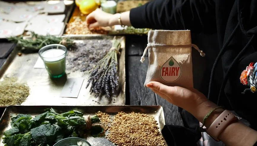 В составе Fairy «Pure & Clean 100 % Натуральные ароматы» настоящие эфирные масла