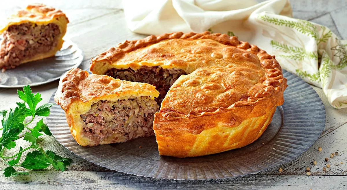 Пирог с мясом и картошкой на кефире 