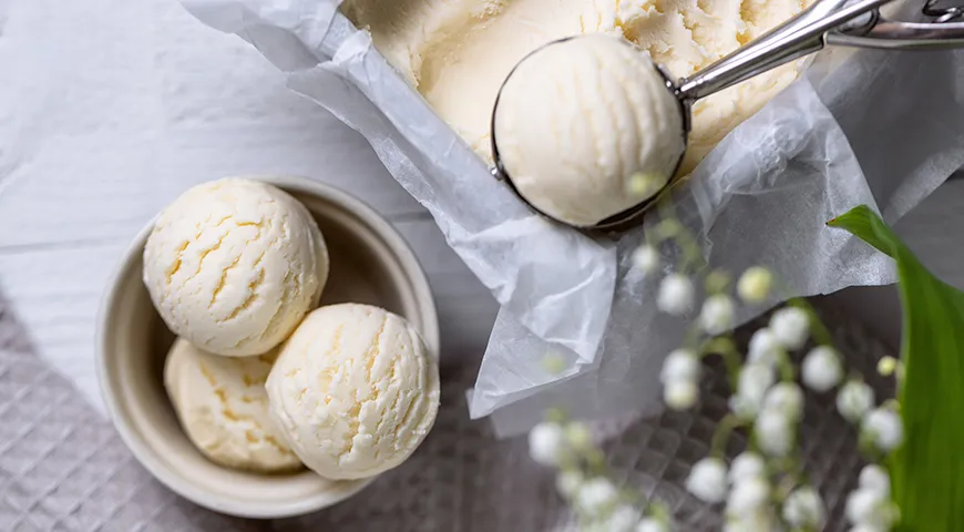 Специальная ложка с пружинкой сделает приготовление жареного мороженого гораздо проще