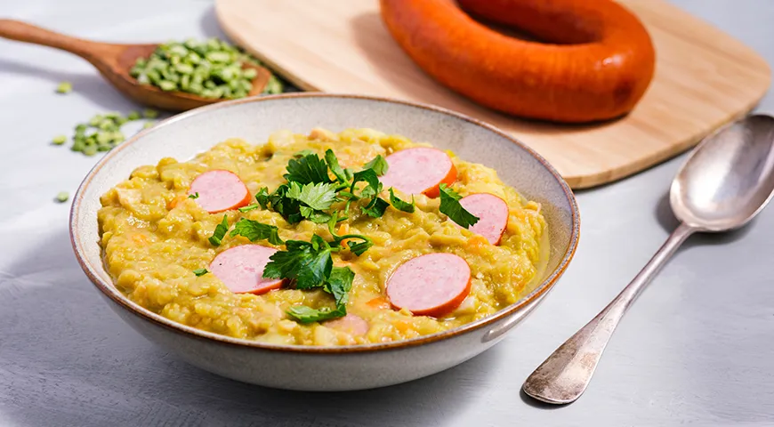 Традиционный гороховый суп в Нидерландах — erwtensoep 