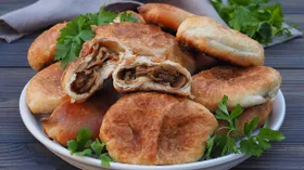 Жареные пирожки с квашеной капустой