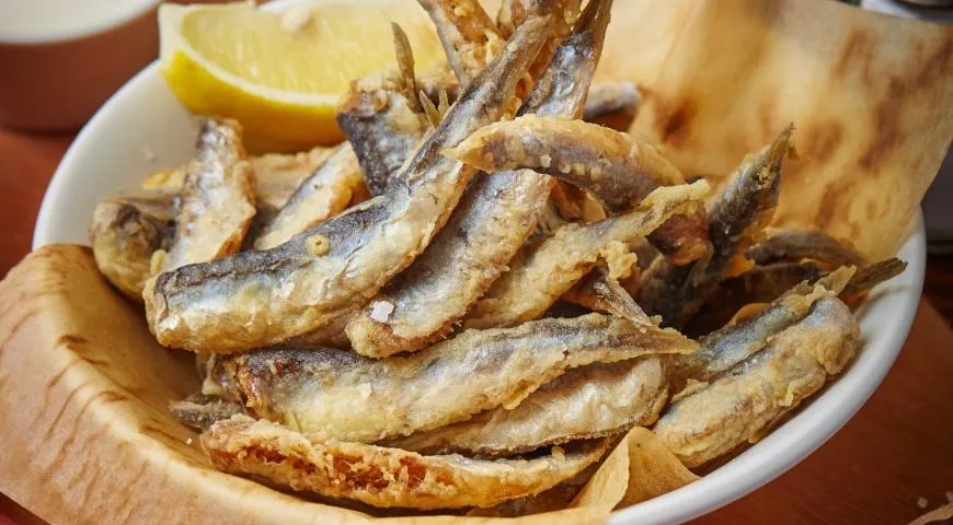 Рецепт жаренной тюльки со сметанным соусом