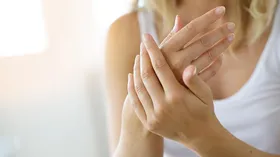 Регулярно делайте себе массаж рук