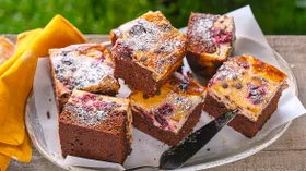 Брауни с черешней и кардамоном